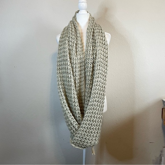 Paula Bianco Wool Blend Loose Knit Light Tan Infinity Scarf - Picture 1 of 6